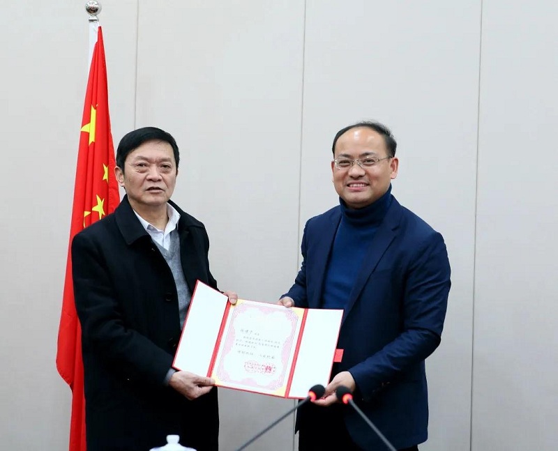 市纪委市监委举办机关干部荣誉退休仪式