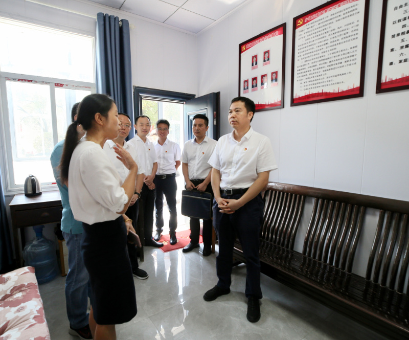 廖良生在浮梁县调研