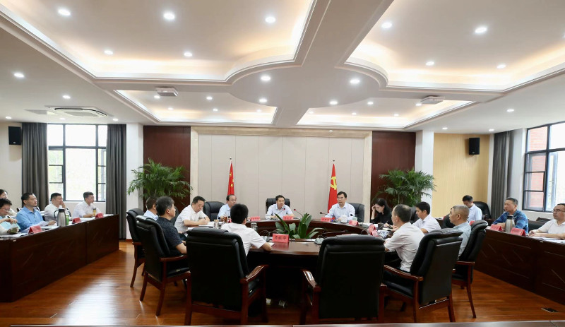 市纪委召开理论学习中心组集体学习会